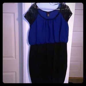 Torrid dress woth lace sleeves size 2. EUC.